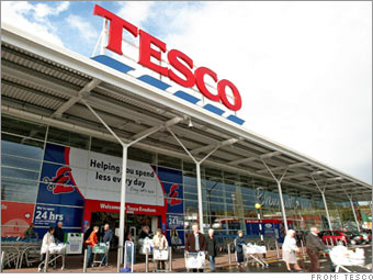 De Britse supermarktketen Tesco breidt boodschappendienst uit