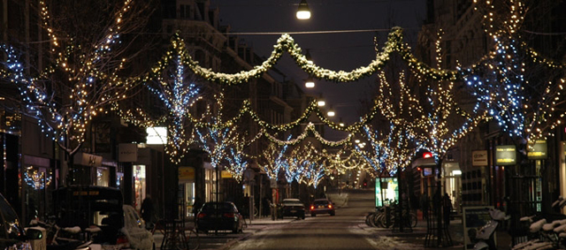 Feestverlichting wordt belangrijk gevonden tijdens kerstshoppen