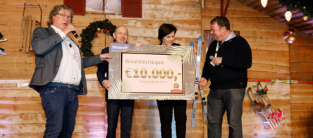 Cheque van 10.000 euro voor Stichting DierenLot